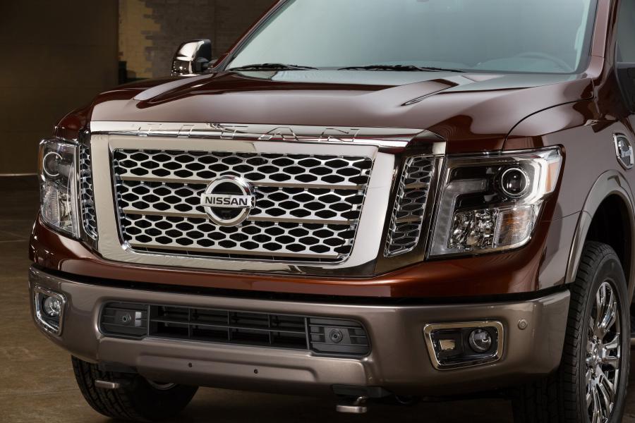 Детали экстерьера Nissan Titan Crew Cab XD Platinum Reserve 2015 года  (фото 17 из 33)